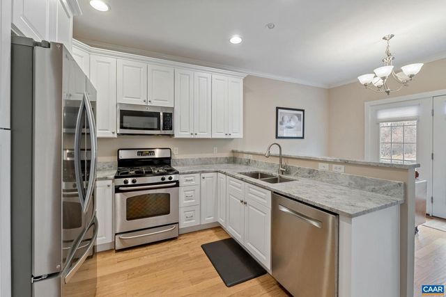 195 BROOKWOOD DR, Charlottesville, VA 22902