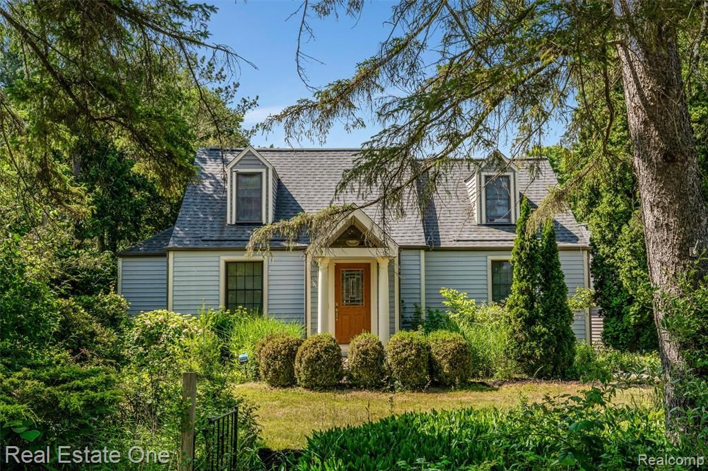 30115 Munger Drive, Livonia, MI 48154