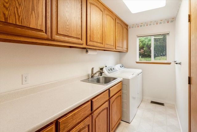 332 Alpine Drive, Mount Shasta, CA 96067