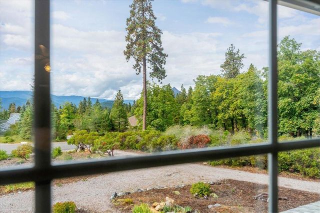 332 Alpine Drive, Mount Shasta, CA 96067