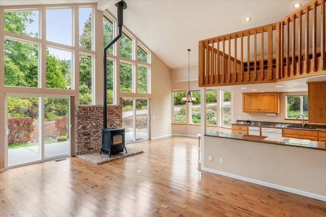 332 Alpine Drive, Mount Shasta, CA 96067