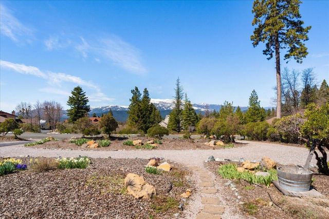 332 Alpine Drive, Mount Shasta, CA 96067