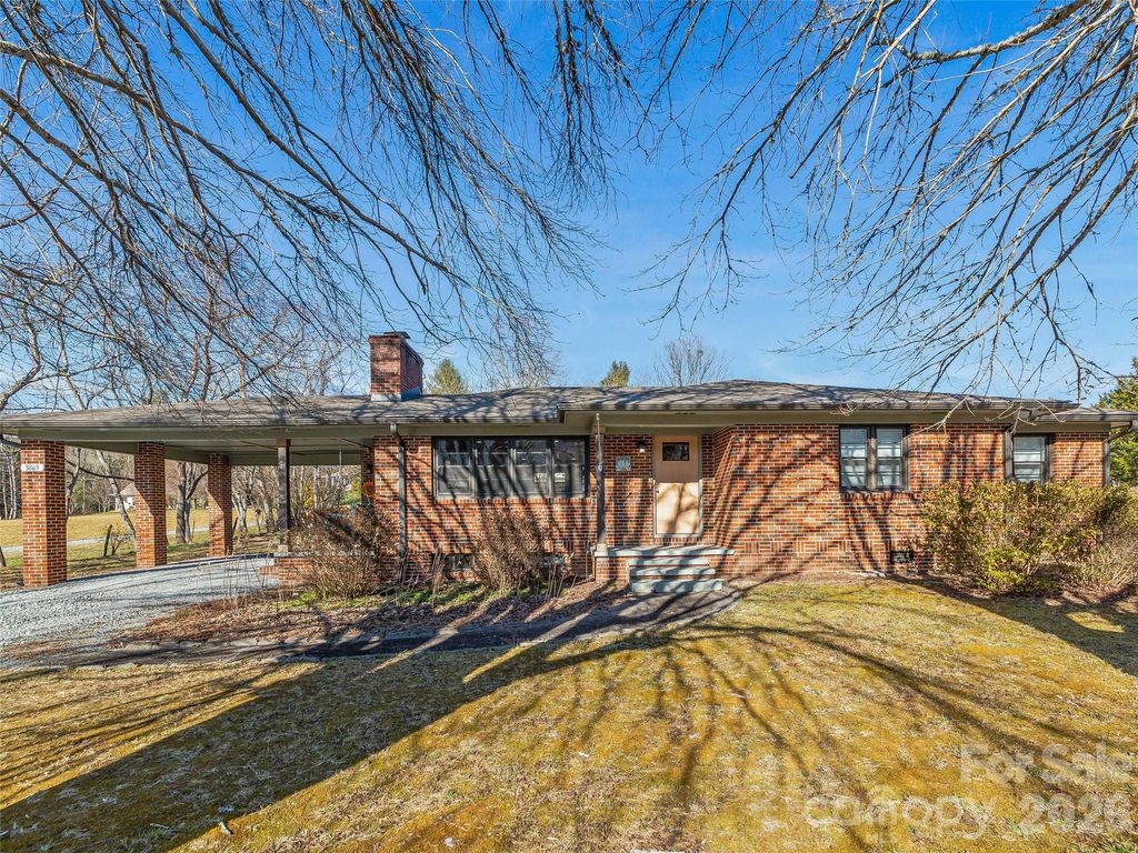 3869 Crab Creek Road, Penrose, NC 28739