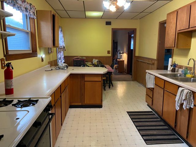 546 Gostlin Street, Hammond, IN 46327