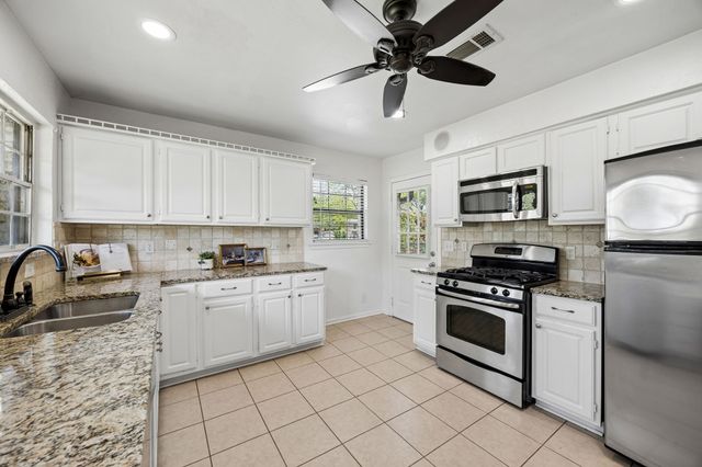 9262 Forest Hills Boulevard, Dallas, TX 75218