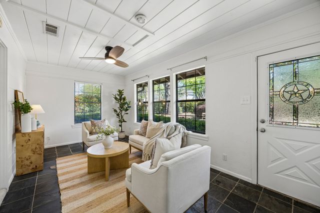 9262 Forest Hills Boulevard, Dallas, TX 75218