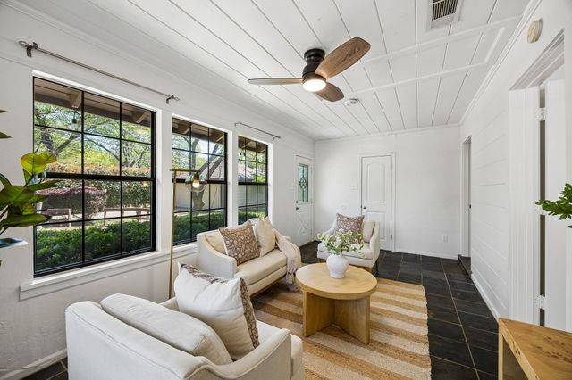 9262 Forest Hills Boulevard, Dallas, TX 75218