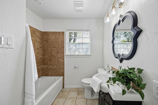 9262 Forest Hills Boulevard, Dallas, TX 75218