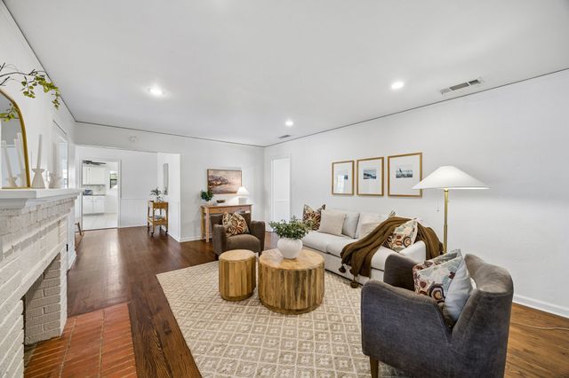 9262 Forest Hills Boulevard, Dallas, TX 75218