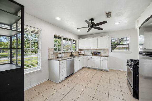 9262 Forest Hills Boulevard, Dallas, TX 75218