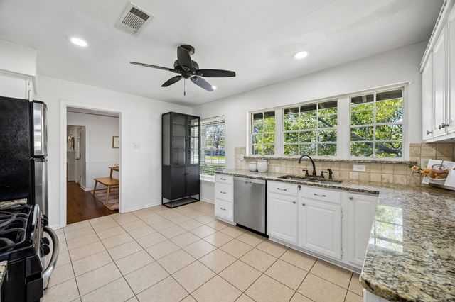 9262 Forest Hills Boulevard, Dallas, TX 75218