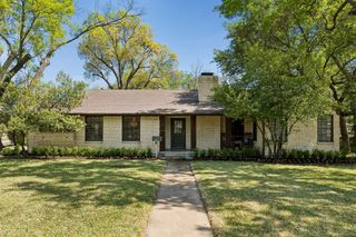 9262 Forest Hills Boulevard, Dallas, TX 75218