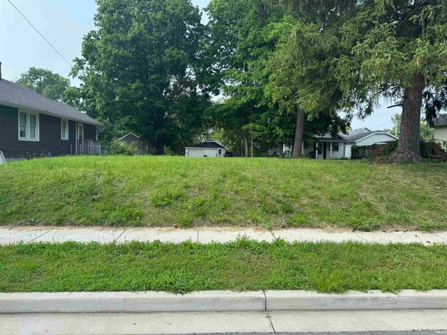 405 E Fairview Avenue, South Bend, IN 46614