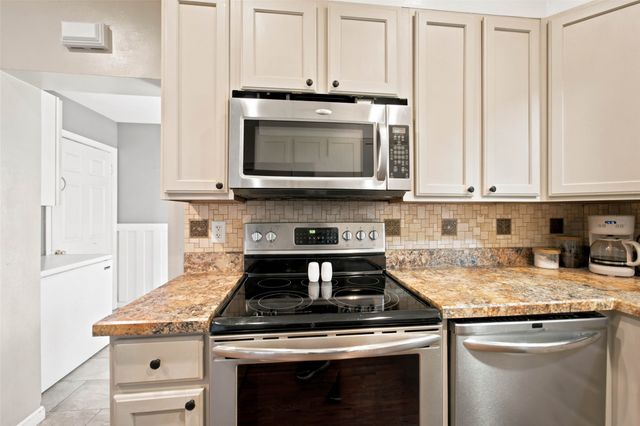201 2nd Avenue SW, State Center, IA 50247