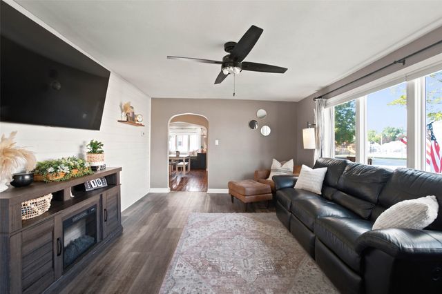 201 2nd Avenue SW, State Center, IA 50247