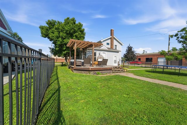 201 2nd Avenue SW, State Center, IA 50247