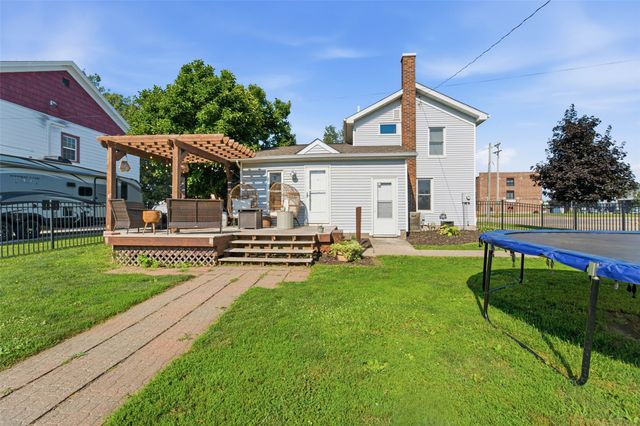 201 2nd Avenue SW, State Center, IA 50247