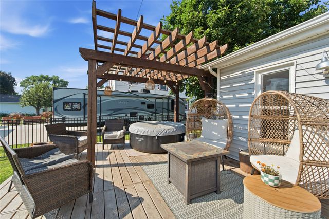 201 2nd Avenue SW, State Center, IA 50247
