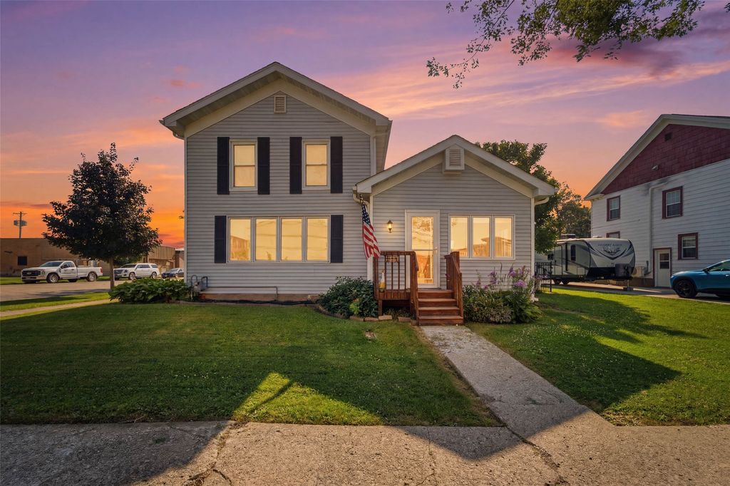 201 2nd Avenue SW, State Center, IA 50247