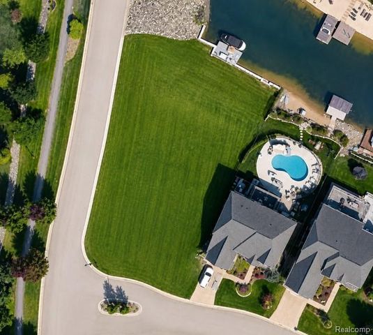 10401 Sandpiper Court, South Lyon, MI 48178