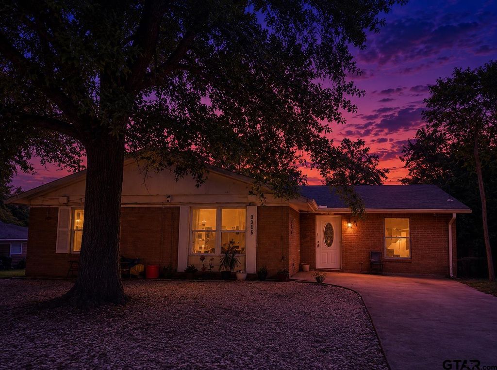 2028 Bradshaw Dr, Tyler, TX 75702