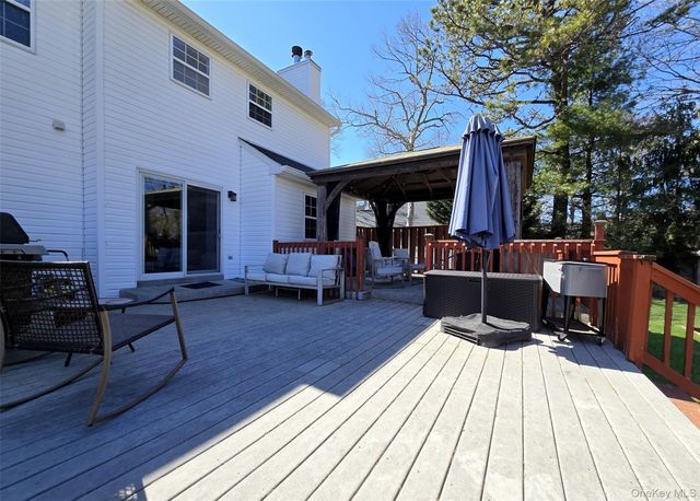 9 Keystone Court, Centereach, NY 11720