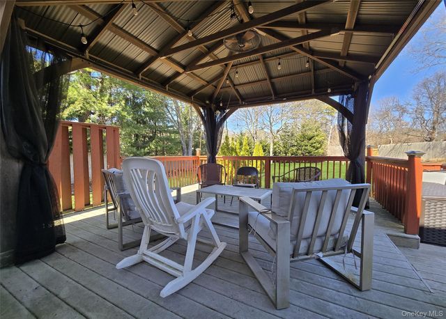 9 Keystone Court, Centereach, NY 11720