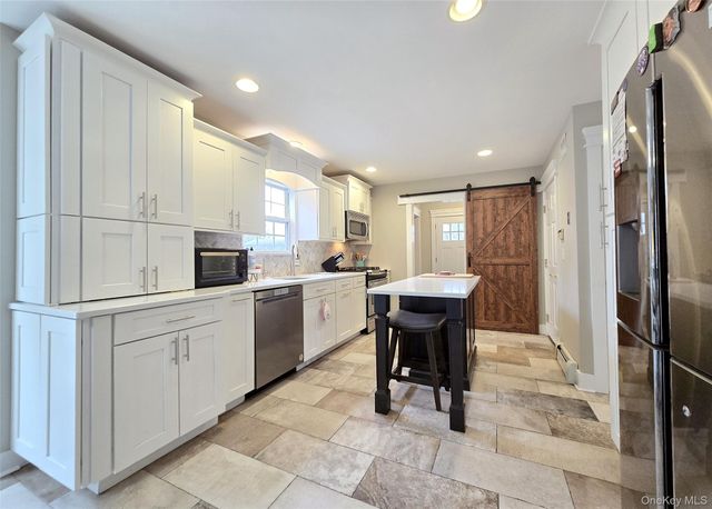 9 Keystone Court, Centereach, NY 11720