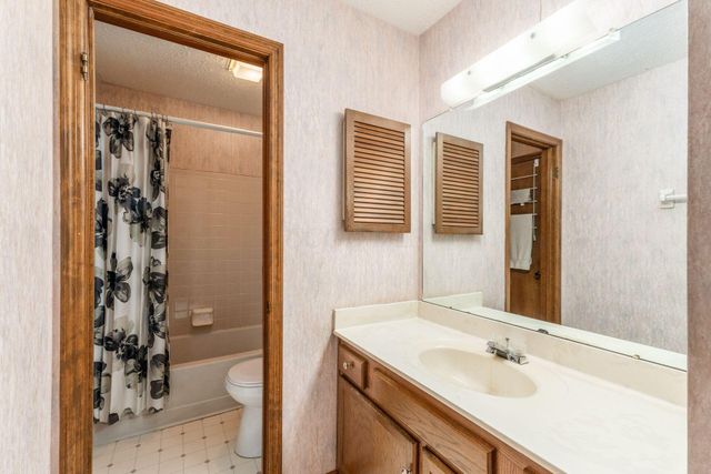 1949 Rockdale Drive, 32, Columbus, OH 43229