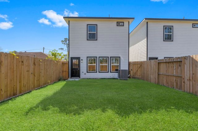 8161 Crestview Drive, Houston, TX 77028