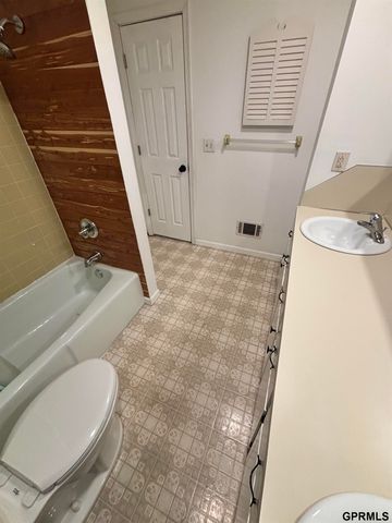 4824 Glasgow Avenue, Omaha, NE 68157