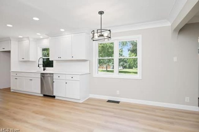 2805 Glencoe, Akron, OH 44319