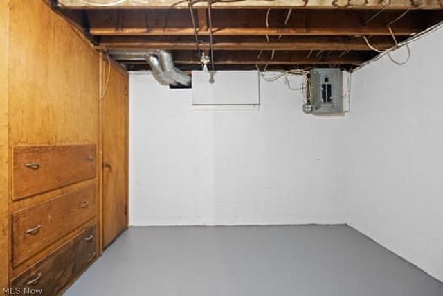 2805 Glencoe, Akron, OH 44319