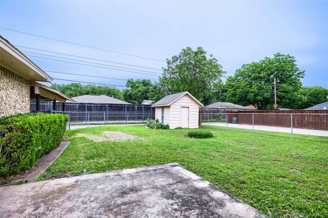 829 Poinsettia Drive, Lancaster, TX 75146