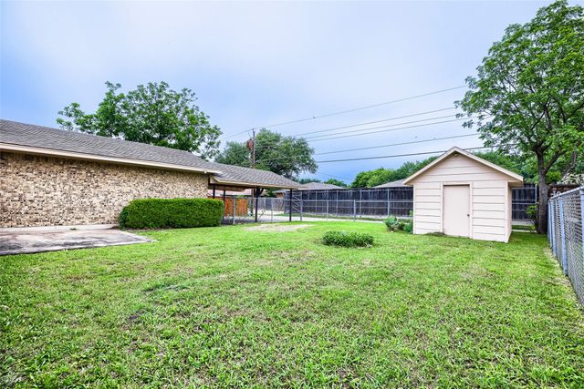829 Poinsettia Drive, Lancaster, TX 75146