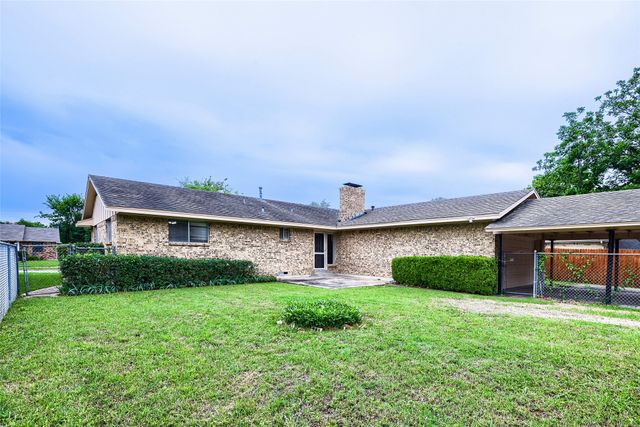829 Poinsettia Drive, Lancaster, TX 75146
