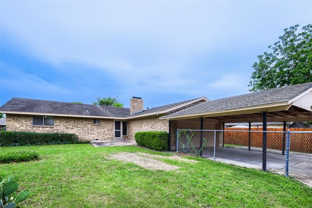 829 Poinsettia Drive, Lancaster, TX 75146