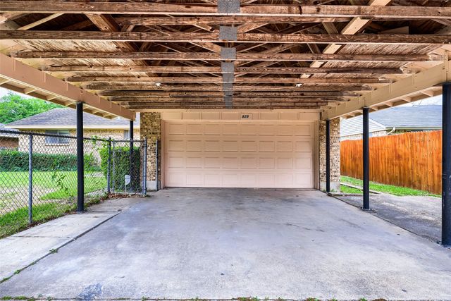 829 Poinsettia Drive, Lancaster, TX 75146