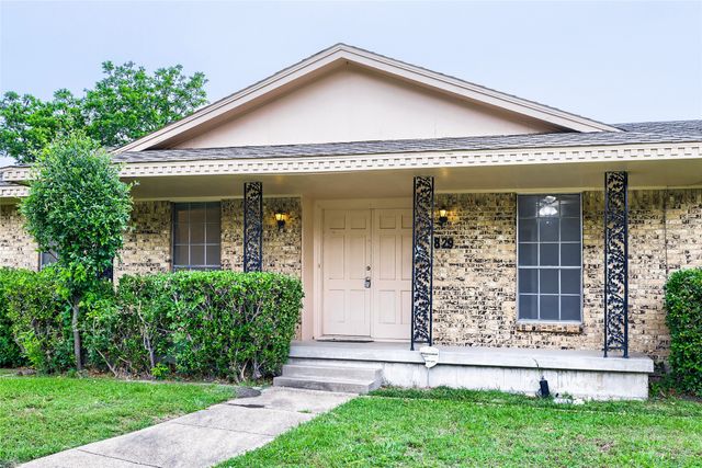 829 Poinsettia Drive, Lancaster, TX 75146