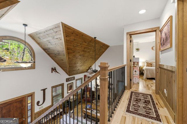 634 Little Hawk Road, Sautee Nacoochee, GA 30571