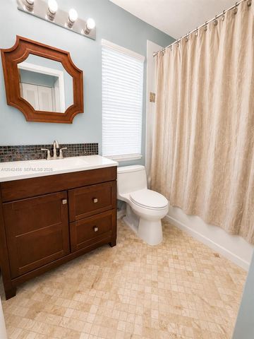 10750 NW 10th Street, Plantation, FL 33322