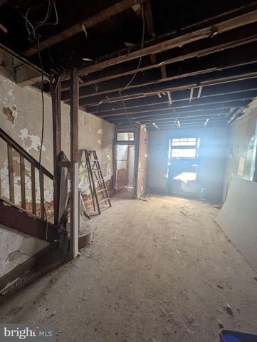2851 W OAKDALE STREET, Philadelphia, PA 19132