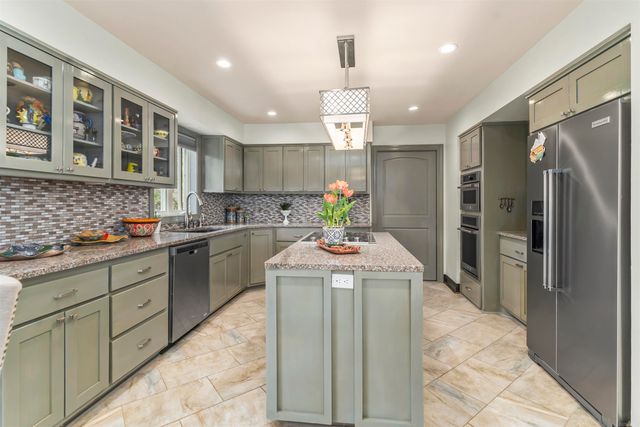 3 Levantino Lane, Hot Springs Village, AR 71909