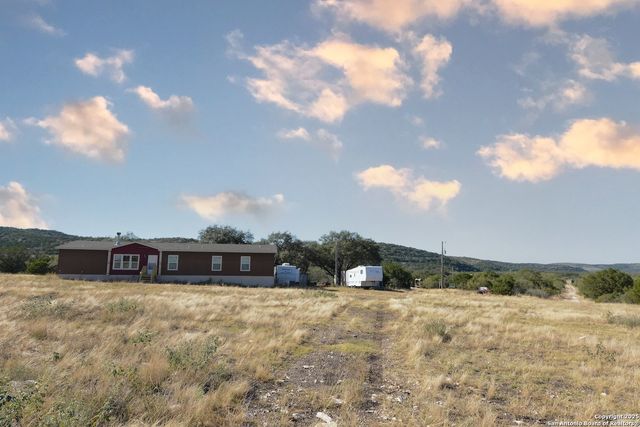 97 SD 45690, Rocksprings, TX 78880