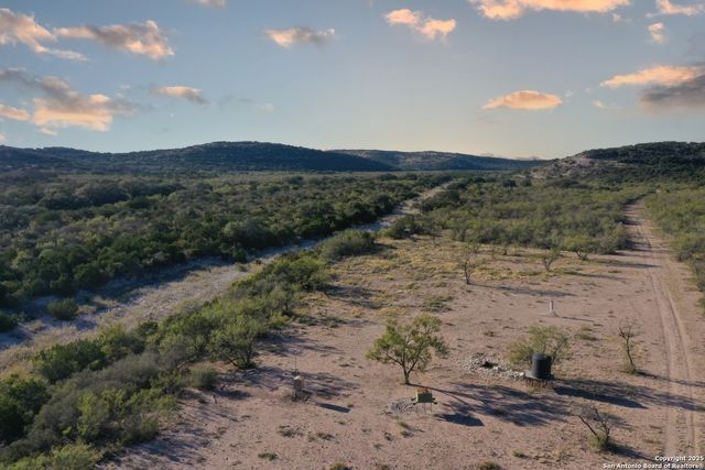 97 SD 45690, Rocksprings, TX 78880