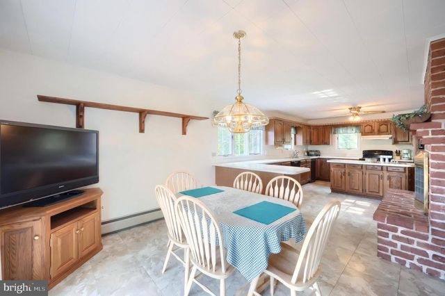 25 JOHN EDWARD DR, Littlestown, PA 17340