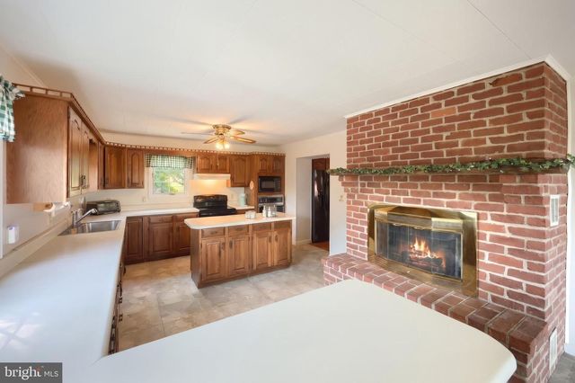 25 JOHN EDWARD DR, Littlestown, PA 17340