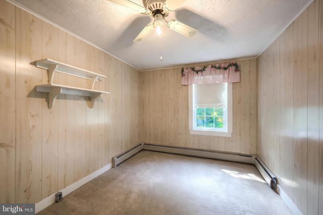 25 JOHN EDWARD DR, Littlestown, PA 17340