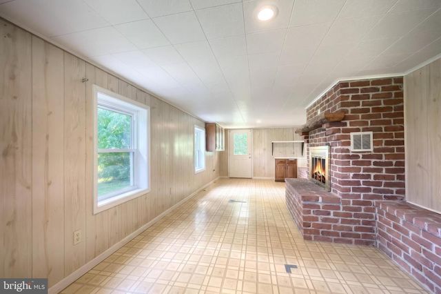 25 JOHN EDWARD DR, Littlestown, PA 17340