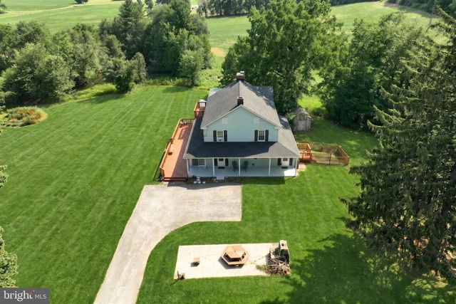 25 JOHN EDWARD DR, Littlestown, PA 17340